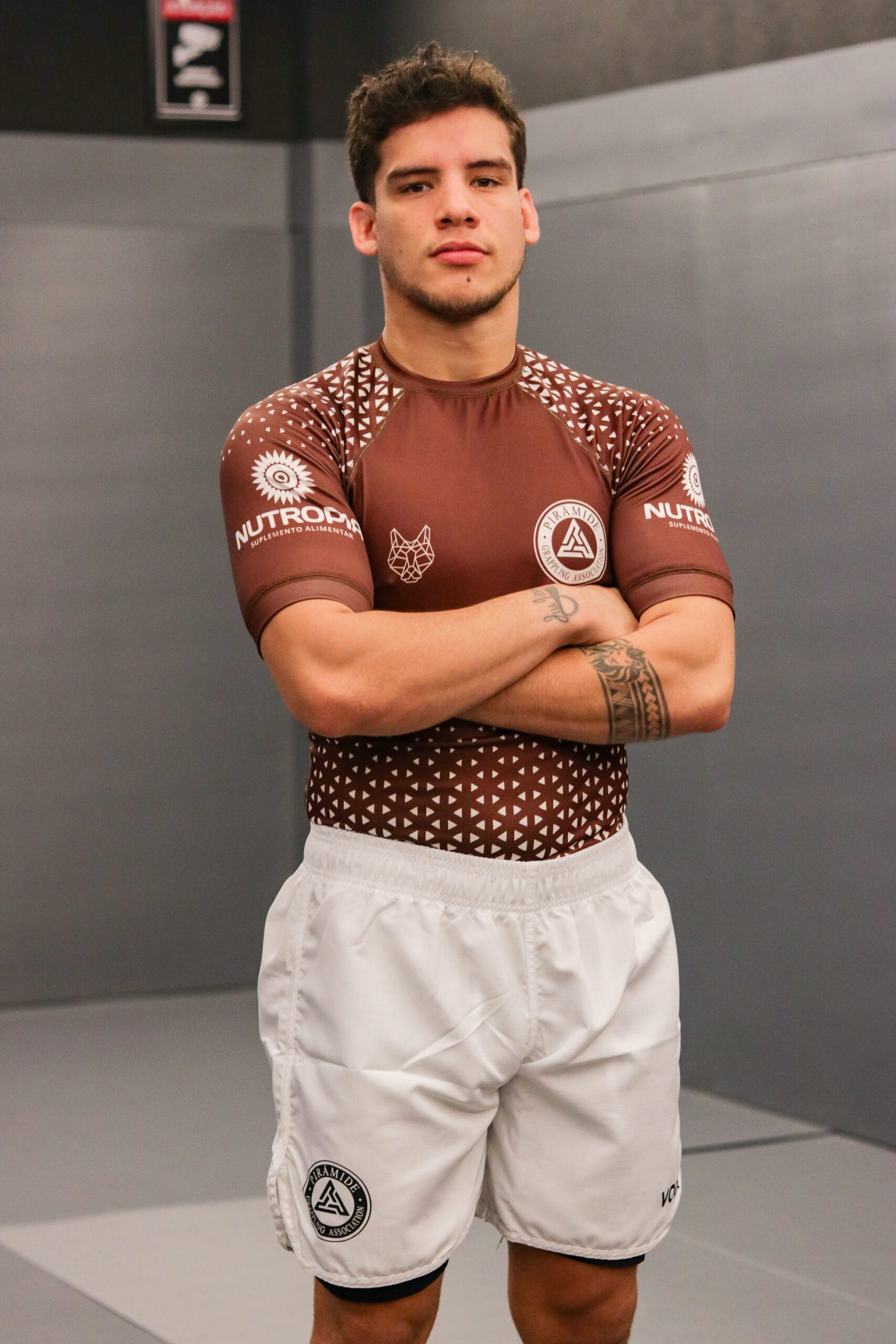 Kit Camisa e short Rash Guard – Marron e Branco